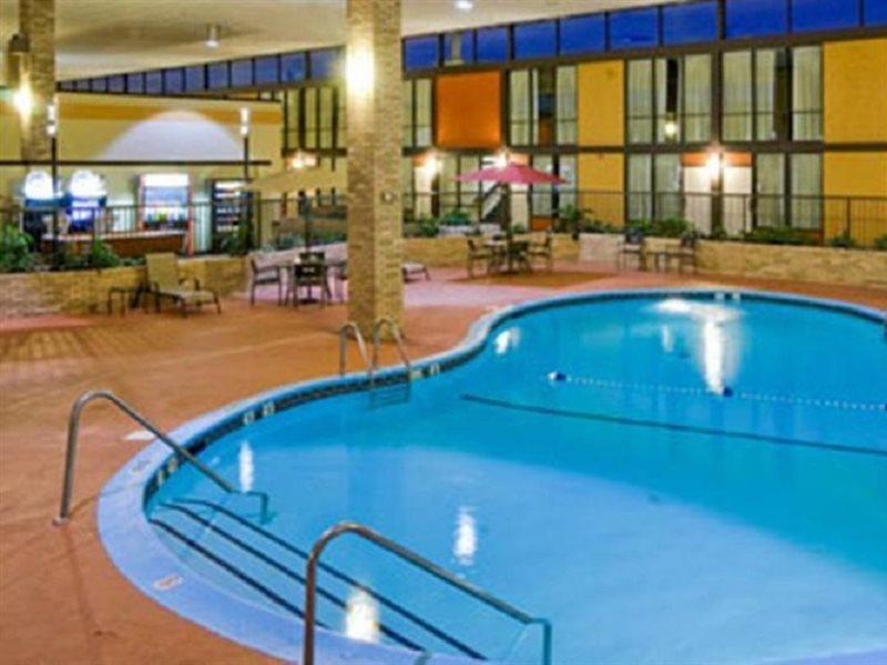 Wyndham Garden Oklahoma City Resort & Conference Hotel Near Airport, Fairgrounds Paycom & I40 Bagian luar foto