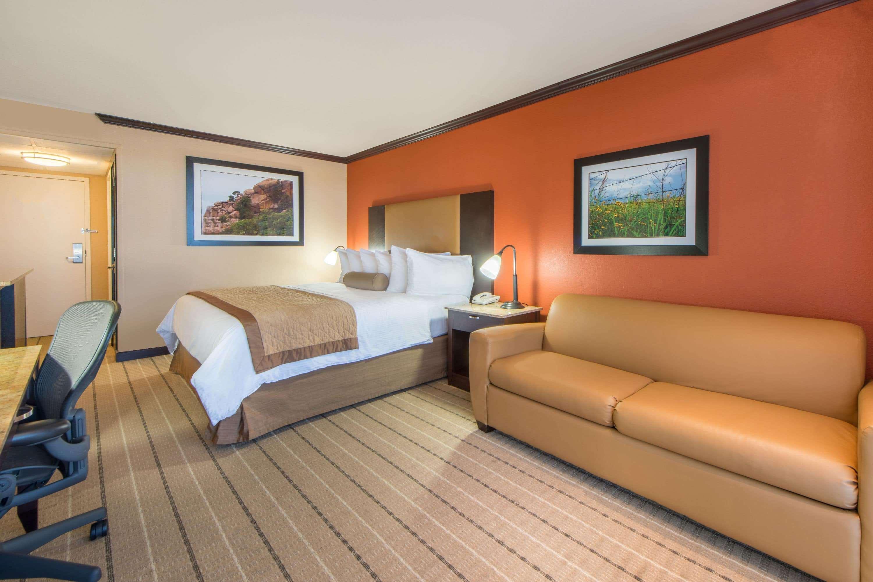Wyndham Garden Oklahoma City Resort & Conference Hotel Near Airport, Fairgrounds Paycom & I40 Bagian luar foto