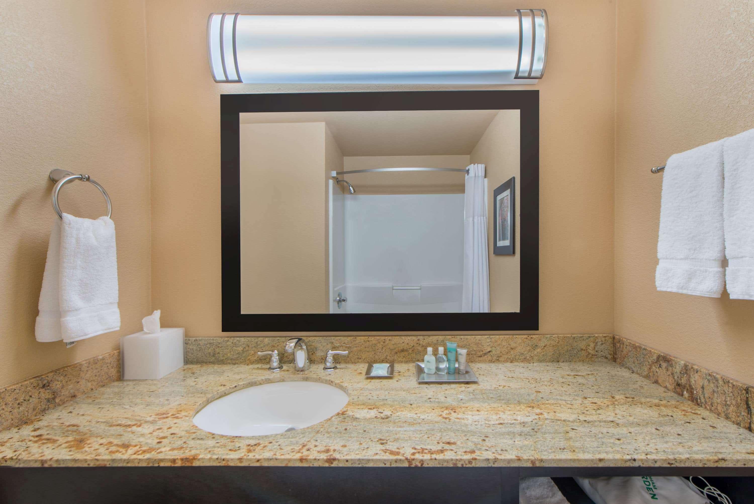 Wyndham Garden Oklahoma City Resort & Conference Hotel Near Airport, Fairgrounds Paycom & I40 Bagian luar foto