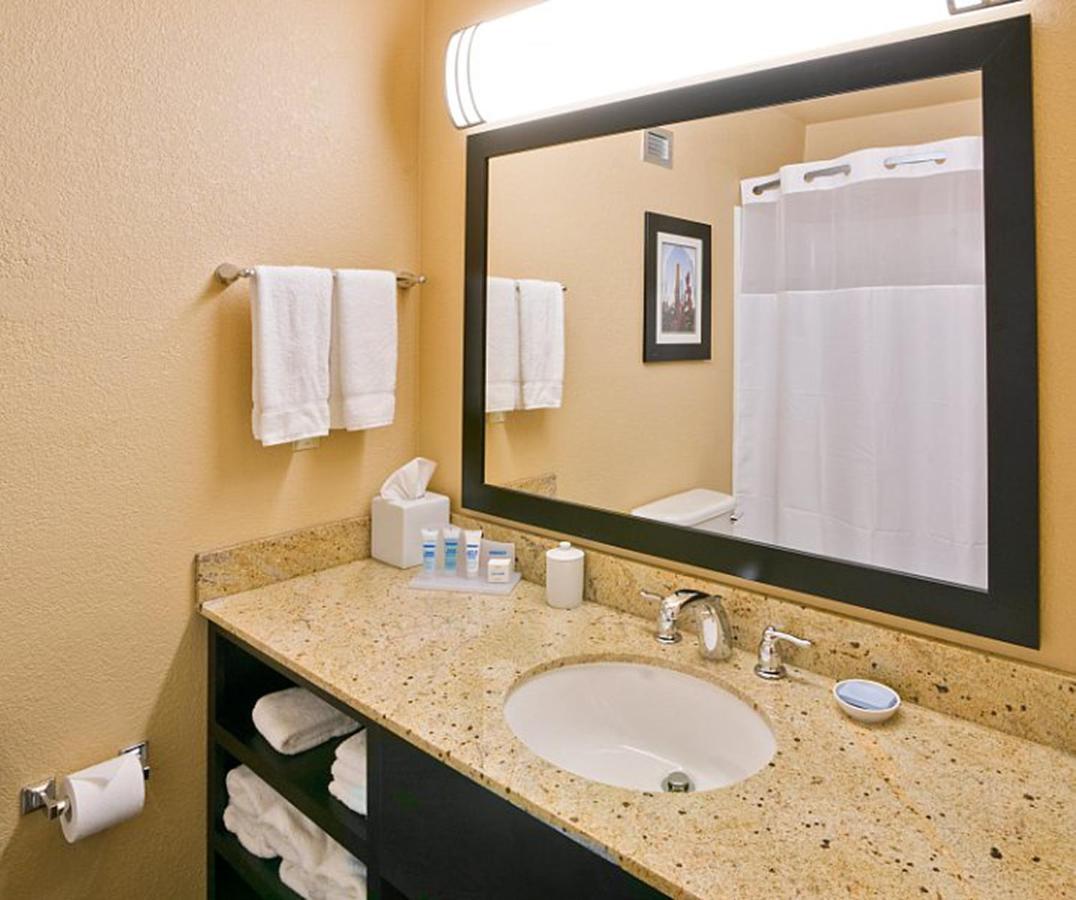 Wyndham Garden Oklahoma City Resort & Conference Hotel Near Airport, Fairgrounds Paycom & I40 Bagian luar foto